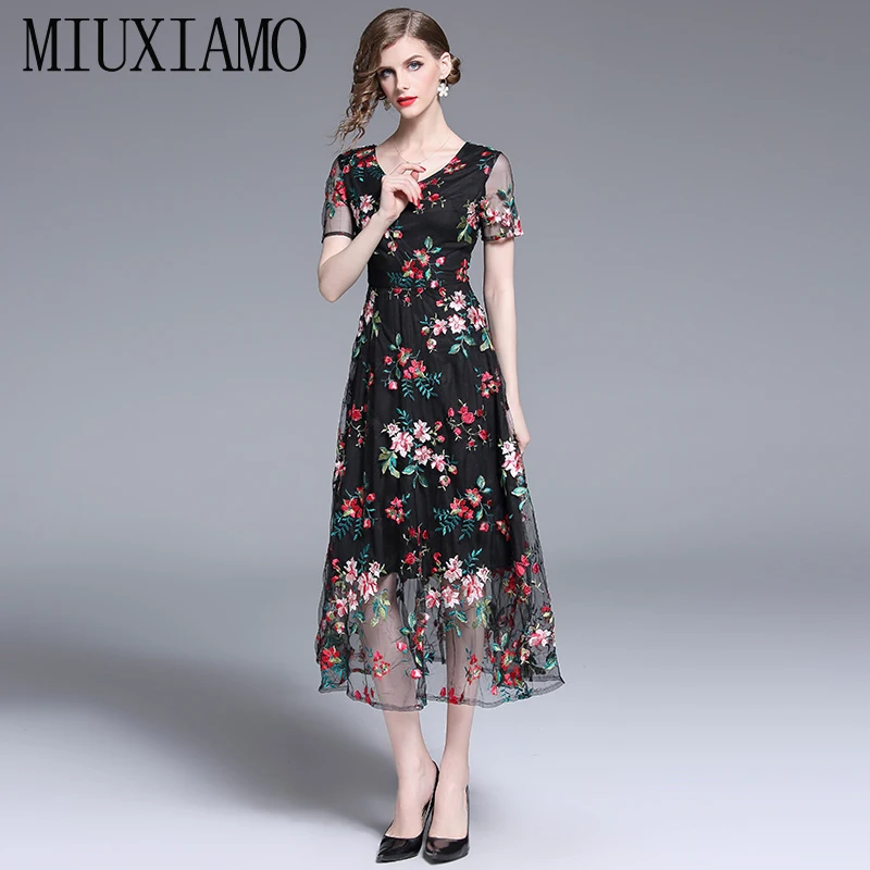 MIUXIMAO 2020 Summer Dress High Quality V-neck Flowers Embroidery Mesh Dress Slim Casual Runway Dress Women Vestidos
MIUXIMAO 2020 Summer Dress High Quality V-neck Flowers Embroidery Mesh Dress Slim Casual Runway Dress Women Vestidos
