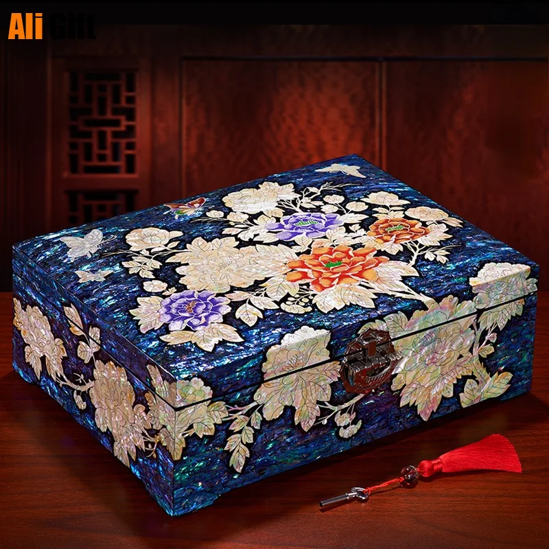 Retro Jewelry European Style High-end Lacquer Ear Wooden Large-capacity Storage Box Organizer Bins Wedding Gift Dressing Case
Retro Jewelry European Style High-end Lacquer Ear Wooden Large-capacity Storage Box Organizer Bins Wedding Gift Dressing Case
