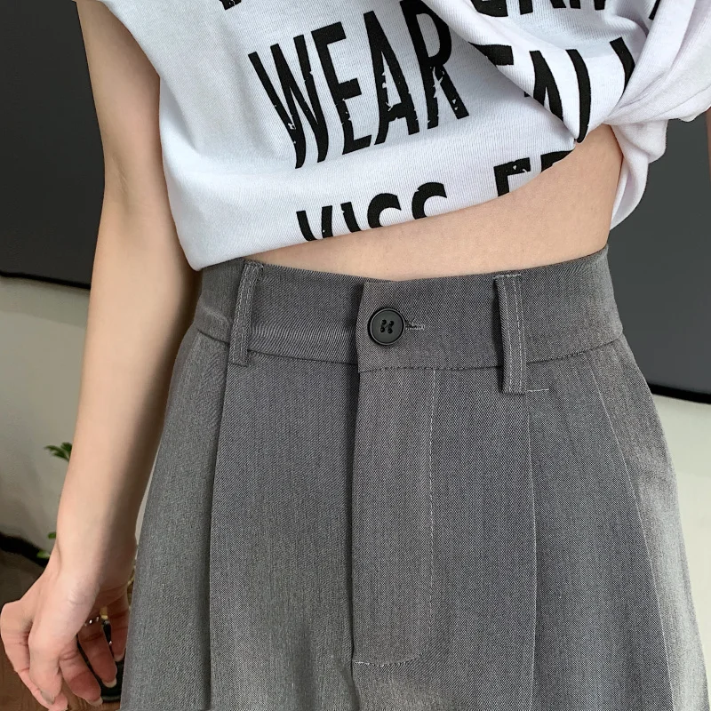 Casual Shorts Women High Waist Pleated Wide Leg Knee-length Loose Streetwear Korean Style Simple Solid Slim Trousers Summer Chic
Casual Shorts Women High Waist Pleated Wide Leg Knee-length Loose Streetwear Korean Style Simple Solid Slim Trousers Summer Chic
