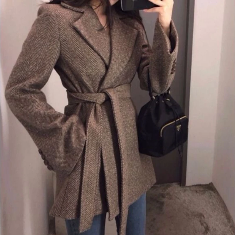 Vintage Lace Up Wool Coat Woman Autumn Winter 2021 Loose Thicken Blends Jacket Female Korean Cropped Brown Coat Women
Vintage Lace Up Wool Coat Woman Autumn Winter 2021 Loose Thicken Blends Jacket Female Korean Cropped Brown Coat Women