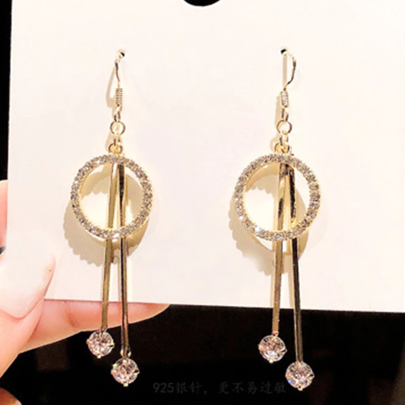 Korean Fashion Personality Temperament Crystal Tassel Earrings Rhinestone Drop Shiny Water Drop Crystal Pendant Earrings Jewelry
Korean Fashion Personality Temperament Crystal Tassel Earrings Rhinestone Drop Shiny Water Drop Crystal Pendant Earrings Jewelry