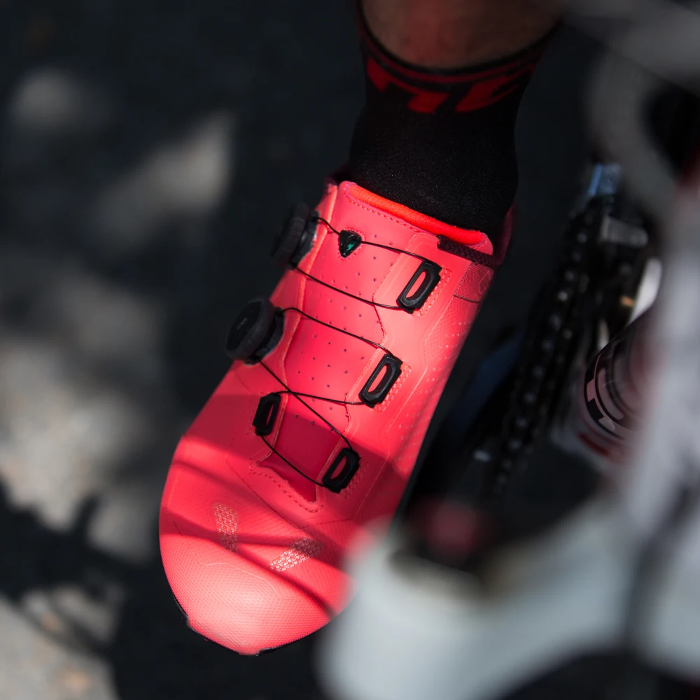 Santic Cycling Shoes Road Bike ultralight Anti-skid Wear resistant profession Self-Locking Outdoor Sports Bicycle Shoes MS19005
Santic Cycling Shoes Road Bike ultralight Anti-skid Wear resistant profession Self-Locking Outdoor Sports Bicycle Shoes MS19005