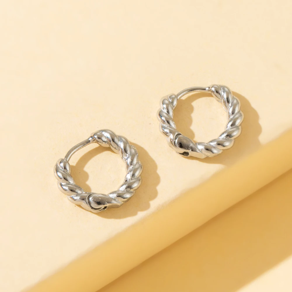 VG 6 YM New Fashion Round Twist Ladies Ear Hoop Earrings Same Birthday Gift Trend Earrings Jewelry Wholesale
VG 6 YM New Fashion Round Twist Ladies Ear Hoop Earrings Same Birthday Gift Trend Earrings Jewelry Wholesale