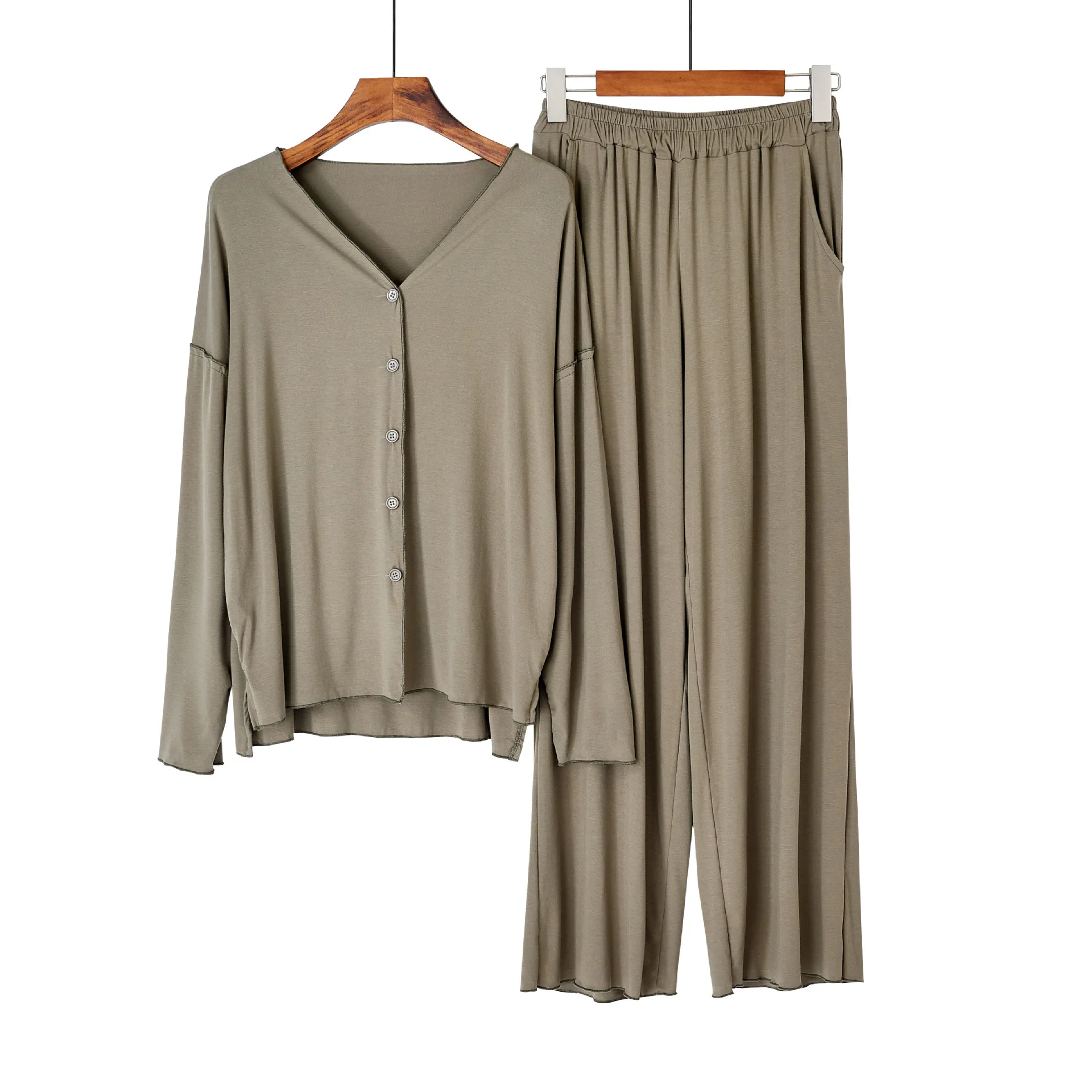 Japanese new style cotton pajamas suit ladies spring and autumn cardigan solid color long-sleeved trousers home service suit
Japanese new style cotton pajamas suit ladies spring and autumn cardigan solid color long-sleeved trousers home service suit