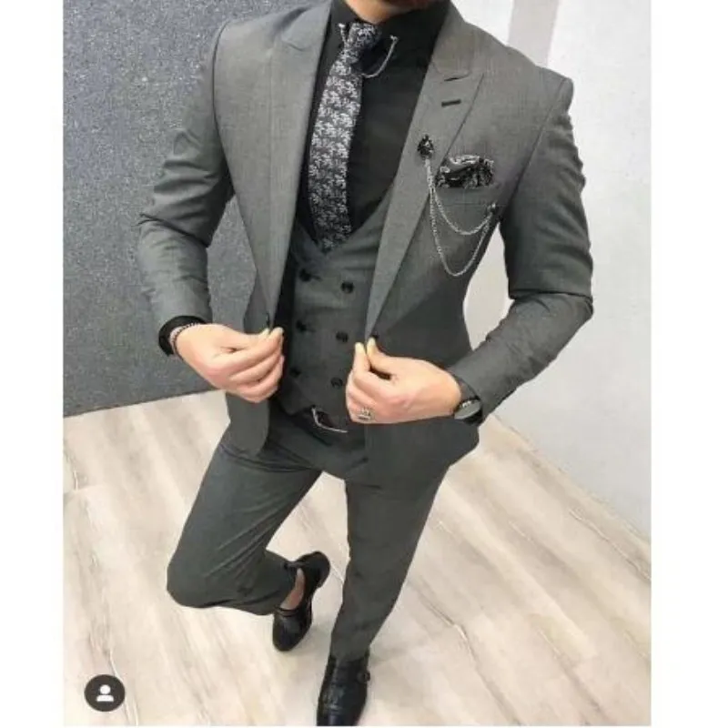 Slim Fit One Button Groom Tuxedos Charcoal Grey Best Man Peak Groomsmen Men Wedding Suits Bridegroom (Jacket+Pants+Vest)
Slim Fit One Button Groom Tuxedos Charcoal Grey Best Man Peak Groomsmen Men Wedding Suits Bridegroom (Jacket+Pants+Vest)
