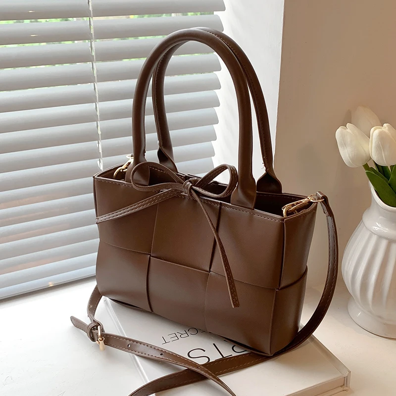 Woven Casual Totes Women Crossbody Messenger Bags 2021 New Fashion Luxury Brand Designer Ladies Shoulder Bags Handbags Purse
Woven Casual Totes Women Crossbody Messenger Bags 2021 New Fashion Luxury Brand Designer Ladies Shoulder Bags Handbags Purse