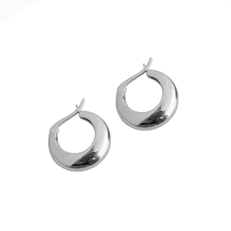 S925 Sterling Silver Earrings ins Niche Temperament Simple Geometric Circle Earrings Women Wild Student Earrings
S925 Sterling Silver Earrings ins Niche Temperament Simple Geometric Circle Earrings Women Wild Student Earrings