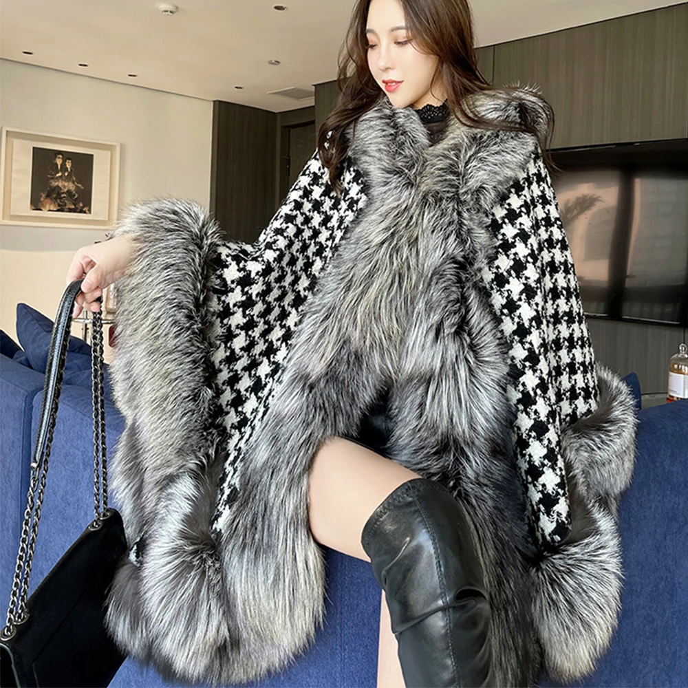 2021 New Winter Faux Silver Fox Fur Poncho Women Cape Long 135cm Length Plaid Wool Thick Warm Cloak
2021 New Winter Faux Silver Fox Fur Poncho Women Cape Long 135cm Length Plaid Wool Thick Warm Cloak