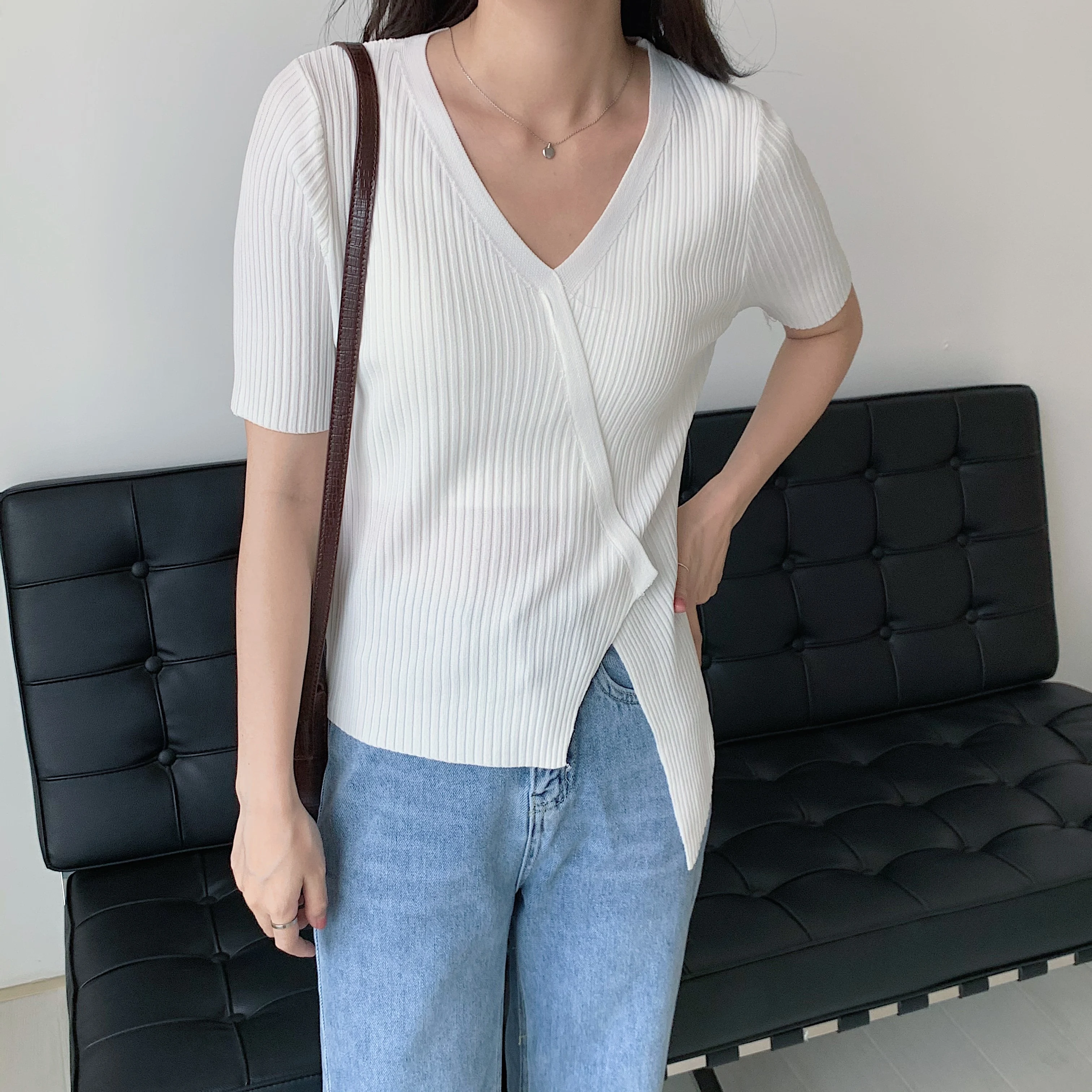Korean Chic Western Style Irregular Slit Short-Sleeved Sweater Women's Versatile Slimming Slim V-neck Thin Short-Sleeved T-shirt
Korean Chic Western Style Irregular Slit Short-Sleeved Sweater Women's Versatile Slimming Slim V-neck Thin Short-Sleeved T-shirt