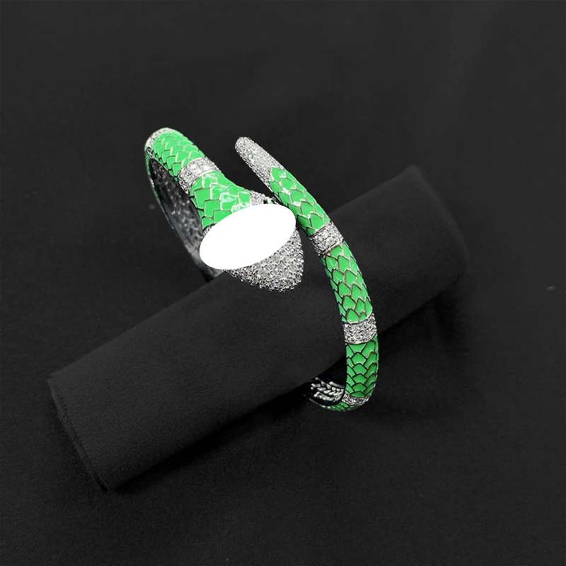 s925 sterling silver August new green snake-shaped open bracelet European and American fashion luxury brand Monaco jewelry
s925 sterling silver August new green snake-shaped open bracelet European and American fashion luxury brand Monaco jewelry