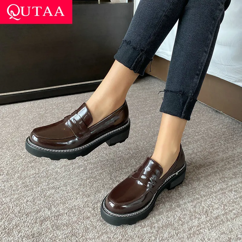 QUTAA 2022 Women Pumps Spring Patent Leather Basic Square Med Heels Bead Slip On Round Toe Elegant Ladies Shoes Size 34-43
QUTAA 2022 Women Pumps Spring Patent Leather Basic Square Med Heels Bead Slip On Round Toe Elegant Ladies Shoes Size 34-43