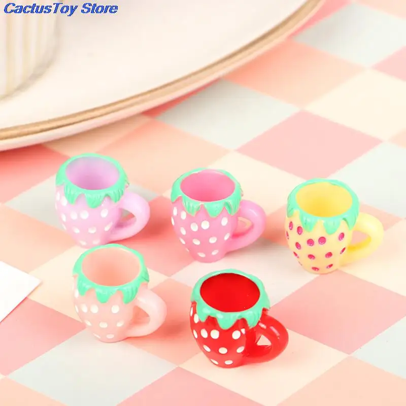 2pcs Mini Resin strawberry Water Cup 1:12 Dollhouse Miniature Doll house Decor Gift for Children
2pcs Mini Resin strawberry Water Cup 1:12 Dollhouse Miniature Doll house Decor Gift for Children