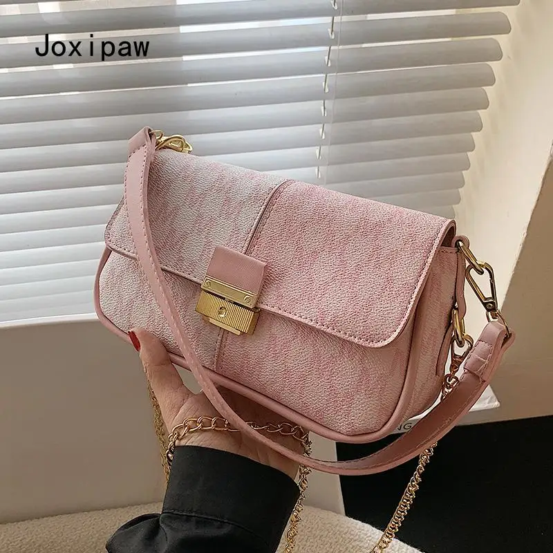 Two-Tone Rose One-Shoulder Underarm Bag Exquisite Small Square Bag Female Summer All-Match Messenger Bag
Two-Tone Rose One-Shoulder Underarm Bag Exquisite Small Square Bag Female Summer All-Match Messenger Bag