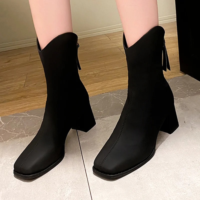 2022 Autumn New Fashion Platform Round Head Women's Casual Boots Square Heel Back Zipper High Heel Women's Motorcycle Boots
2022 Autumn New Fashion Platform Round Head Women's Casual Boots Square Heel Back Zipper High Heel Women's Motorcycle Boots