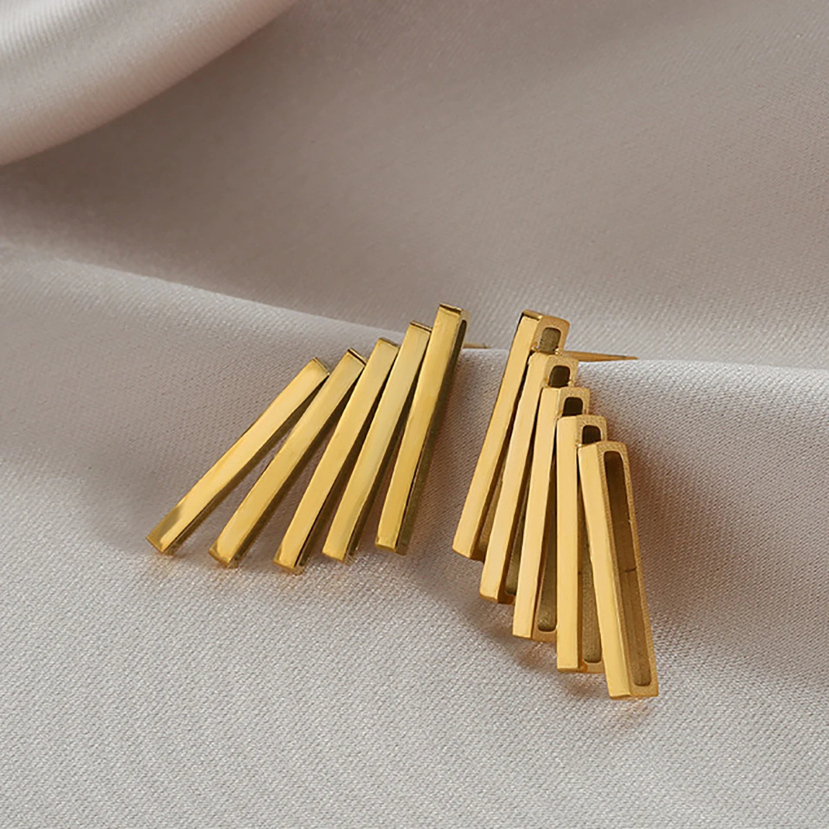 AENSOA 2022 New Design Geometric Irregular Multilayer Metal Earrings for Women Fashion 316L Stainless Steel Stud Earring Jewelry
AENSOA 2022 New Design Geometric Irregular Multilayer Metal Earrings for Women Fashion 316L Stainless Steel Stud Earring Jewelry