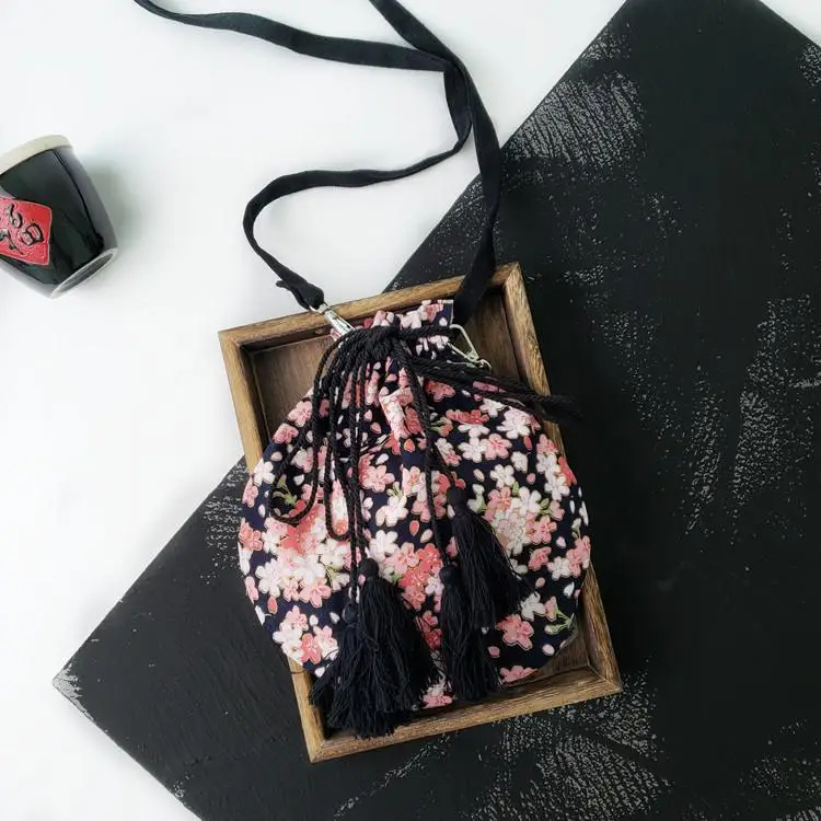 New Antique Pattern Chinese Style Hanfu Bag Purse Mobile Phone Messenger Bag Ladies Small Round Bag Canvas Bag Clutch 
New Antique Pattern Chinese Style Hanfu Bag Purse Mobile Phone Messenger Bag Ladies Small Round Bag Canvas Bag Clutch