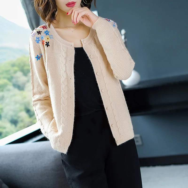 2019 New Autumn and winter women's cashmere embroidered thick cardigan loose jacket women's knit top 1126-115
2019 New Autumn and winter women's cashmere embroidered thick cardigan loose jacket women's knit top 1126-115