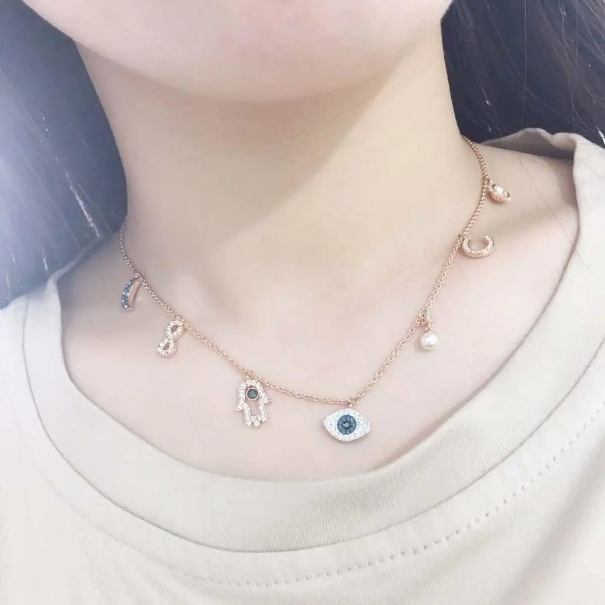 SHLUOYI High quality SWA eyes. Horseshoe. Palm. Star and moon tassel. Pearl long pendant clavicle Necklace Fashion Jewelry
SHLUOYI High quality SWA eyes. Horseshoe. Palm. Star and moon tassel. Pearl long pendant clavicle Necklace Fashion Jewelry