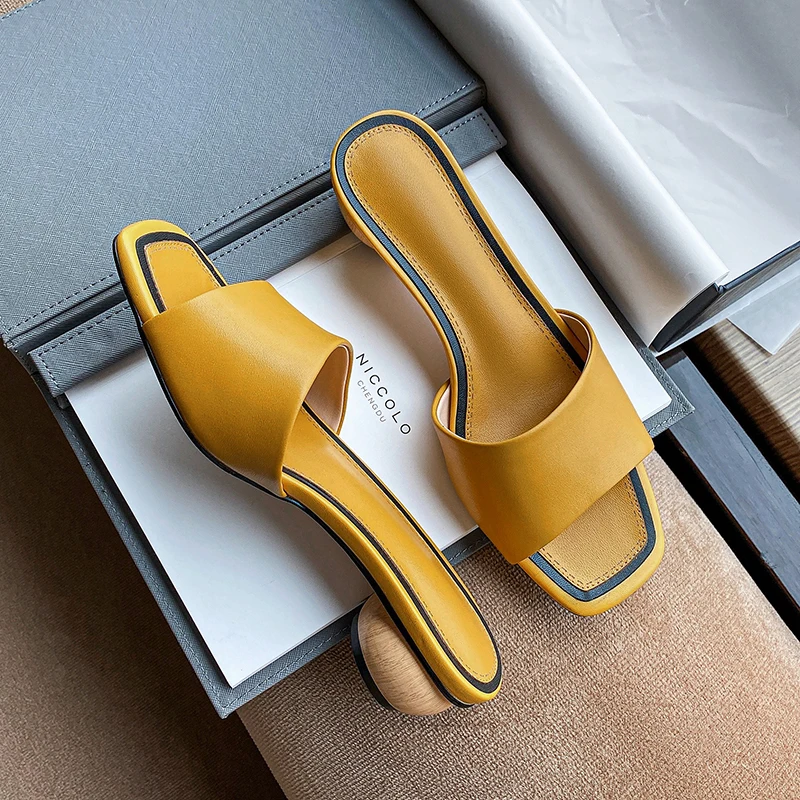 2021 New Summer Women Slippers Sexy Genuine Leather Cowhide Yellow White Shoes Outdoor Beach Party Sandals
2021 New Summer Women Slippers Sexy Genuine Leather Cowhide Yellow White Shoes Outdoor Beach Party Sandals