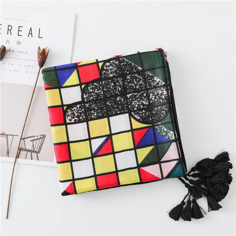 2020 popular Print silk Scarves ethnic style winter Cotton and Linen Scarf new seaside Shawls lady summer Sunscreen Beach towel
2020 popular Print silk Scarves ethnic style winter Cotton and Linen Scarf new seaside Shawls lady summer Sunscreen Beach towel