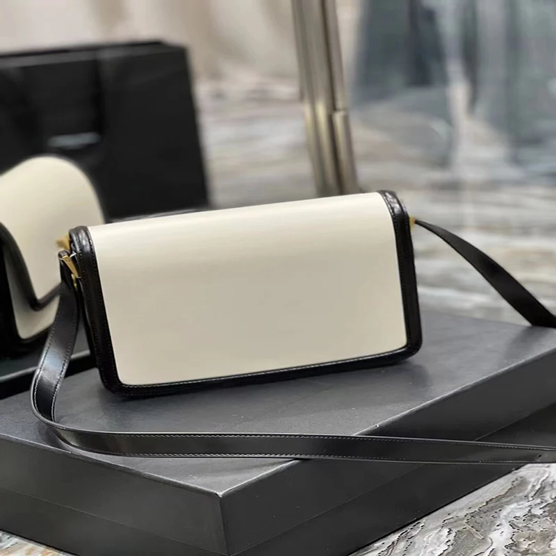 The new hot style leather square compact and exquisite shoulder bag women's simple fashion all-match messenger bag
The new hot style leather square compact and exquisite shoulder bag women's simple fashion all-match messenger bag