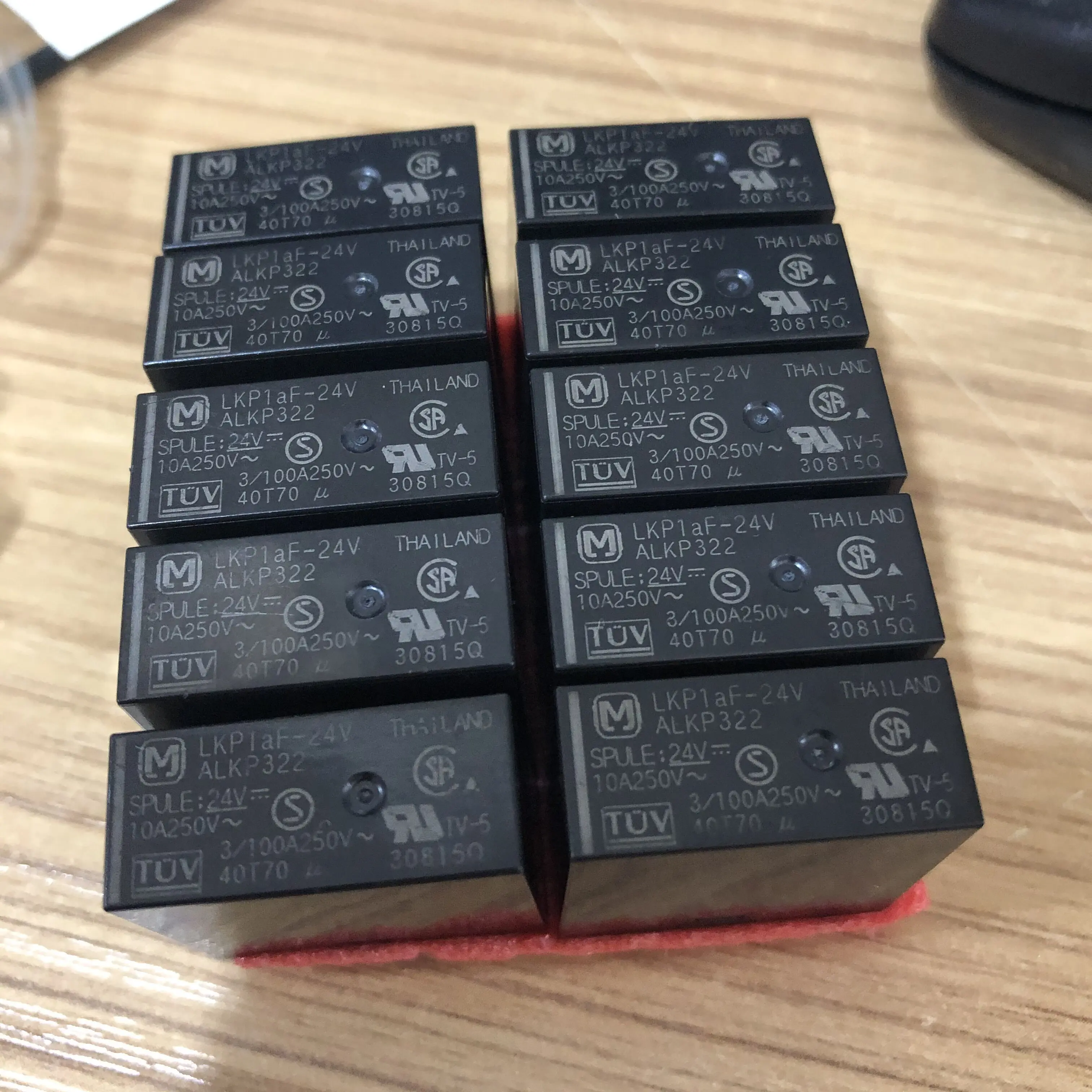 Оригинальное реле 10 шт./лот, искусственная кожа, 24 В постоянного тока, 4 контакта, может заменить деталь
Оригинальное реле 10 шт./лот, искусственная кожа, 24 В постоянного тока, 4 контакта, может заменить деталь