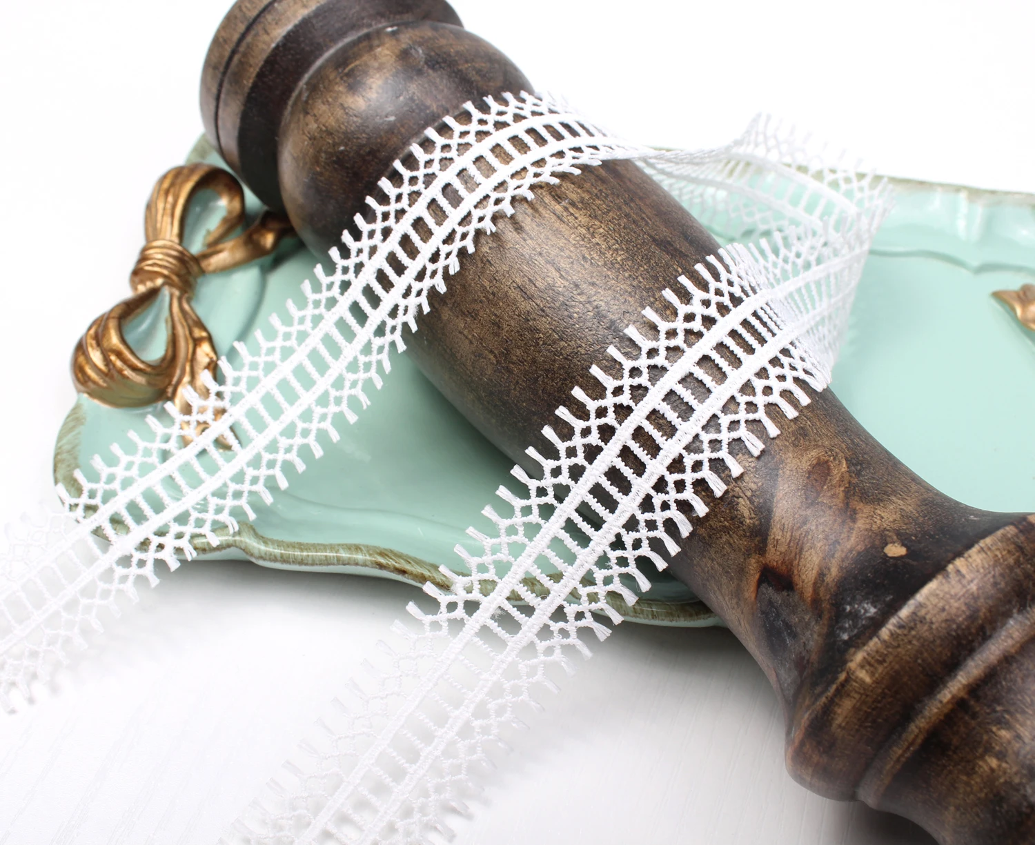 14yards Width 2.5cm Black White Water Soluble Polyester Lace Trim Fabric Ribbons DIY Dress Clothing Skirt Edge Accessories
14yards Width 2.5cm Black White Water Soluble Polyester Lace Trim Fabric Ribbons DIY Dress Clothing Skirt Edge Accessories