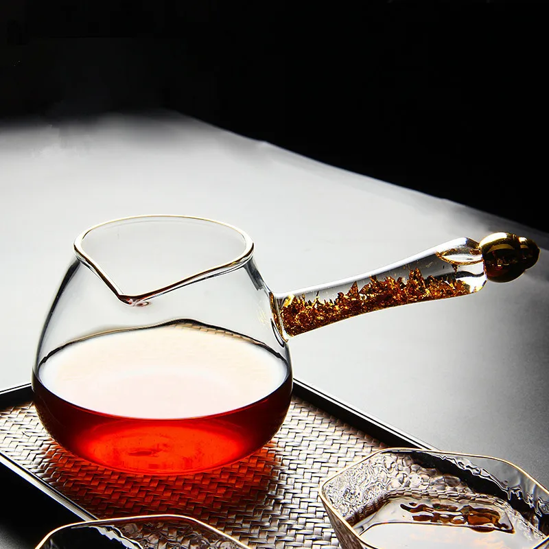 Side handle gold foil glass fair cup transparent heat-resistant glass thickened Japanese tea sea tea tea kung fu tea set
Side handle gold foil glass fair cup transparent heat-resistant glass thickened Japanese tea sea tea tea kung fu tea set