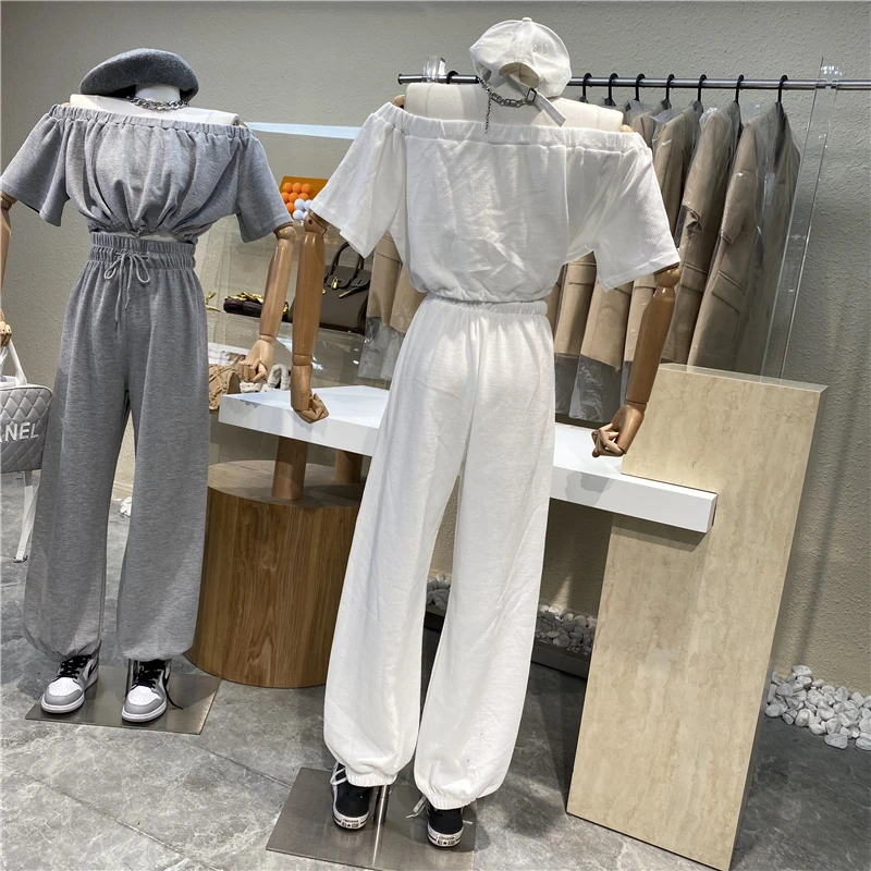 2021 Sports Style With Solid Color One-line Shoulder Rope High Waist Crop Top + Loose Straight Trousers With Elastic Waist Suit
2021 Sports Style With Solid Color One-line Shoulder Rope High Waist Crop Top + Loose Straight Trousers With Elastic Waist Suit