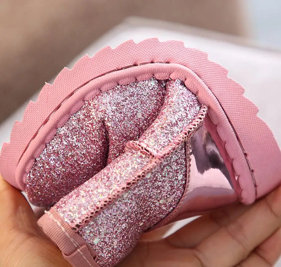 2020 Winter Kids Fashion snow boots thick Child cotton shoes warm plush soft bottom baby girls boots winter ski boot for baby
2020 Winter Kids Fashion snow boots thick Child cotton shoes warm plush soft bottom baby girls boots winter ski boot for baby
