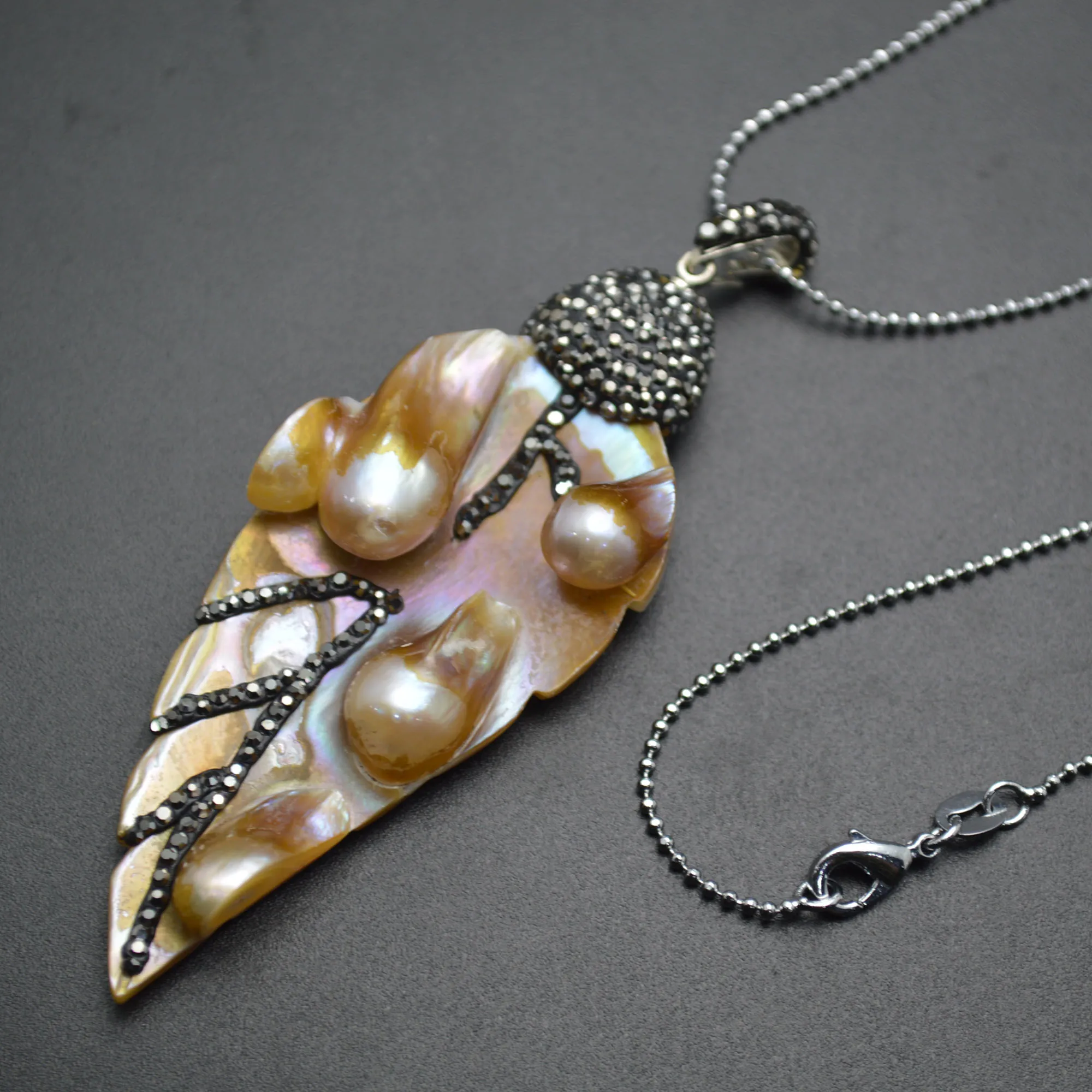 Natural Mother of Pearl MOP Shell Leaf Shape Pendant Ball Chains Necklace Fashion Woman Jewelry
Natural Mother of Pearl MOP Shell Leaf Shape Pendant Ball Chains Necklace Fashion Woman Jewelry