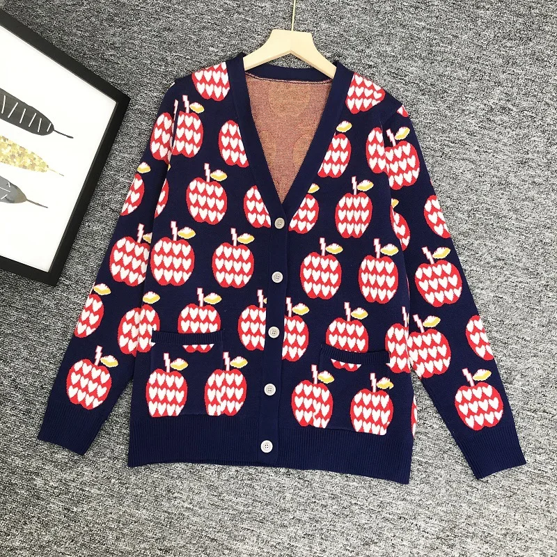 2021 Winter New Apple Jacquard Knit Cardigan Sweater Jacket Women's Loose Sweater Brand GG Women V-Neck Knit Top Coats
2021 Winter New Apple Jacquard Knit Cardigan Sweater Jacket Women's Loose Sweater Brand GG Women V-Neck Knit Top Coats