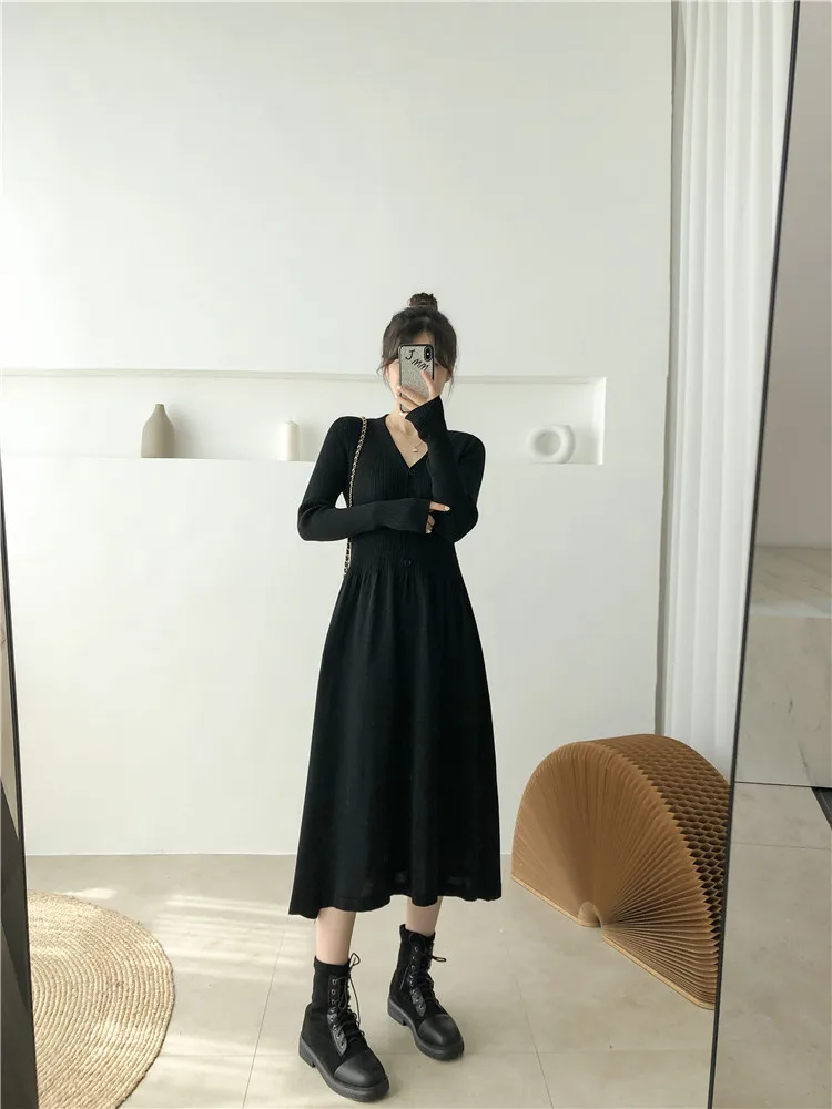 French style retro knit dress waist slim V-neck small black skirt winter versatile long bottomed sweater one-piece dress 
French style retro knit dress waist slim V-neck small black skirt winter versatile long bottomed sweater one-piece dress
