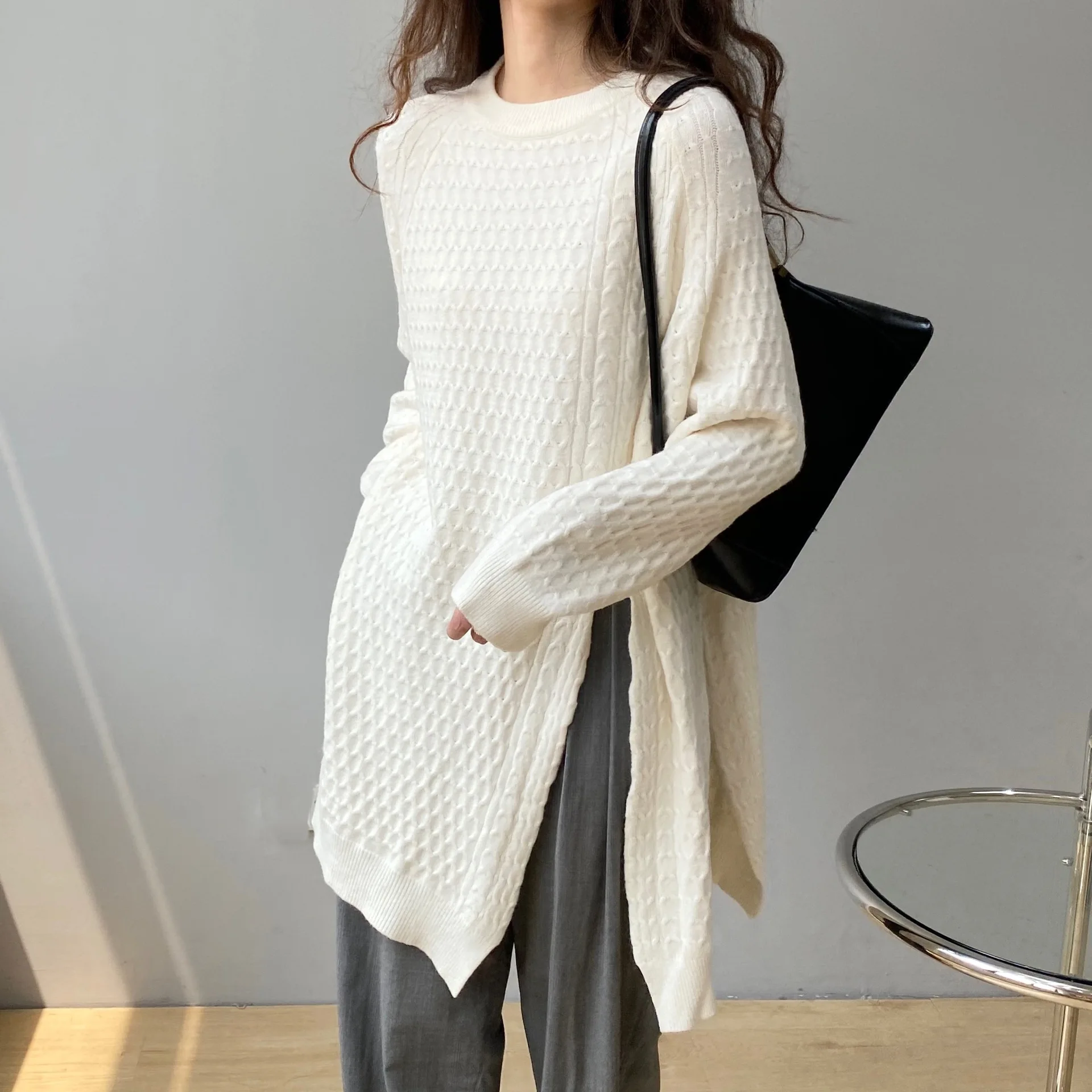 2021 New Autumn Women O-Neck Long Sweater Loose Style Women White Sweater Knitted Fashion Women Pullovers Pull Femme
2021 New Autumn Women O-Neck Long Sweater Loose Style Women White Sweater Knitted Fashion Women Pullovers Pull Femme