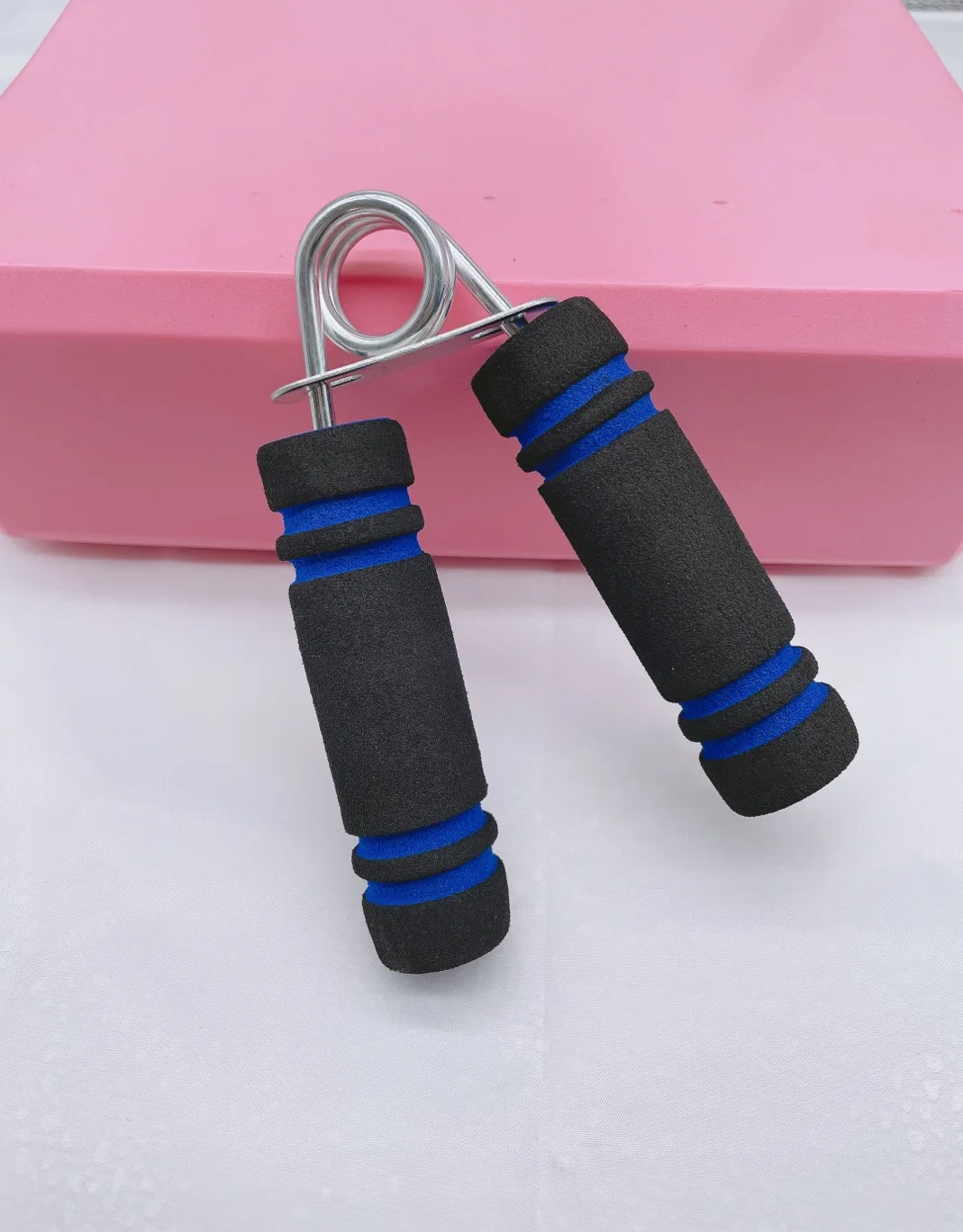 Foam Hand Grip Training Arm Muscle Strength Rehabilitation Exercise Finger Strength Wrist Portable Fitness Equipment
Foam Hand Grip Training Arm Muscle Strength Rehabilitation Exercise Finger Strength Wrist Portable Fitness Equipment