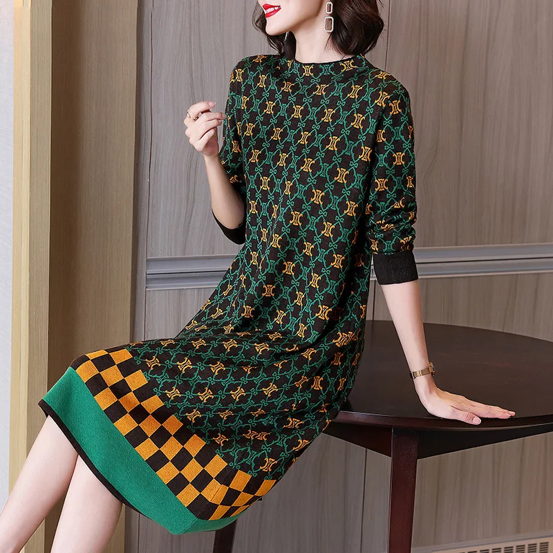 Осенне-зимнее трикотажное платье с длинным рукавом в иностранном стиле 
Осенне-зимнее трикотажное платье с длинным рукавом в иностранном стиле