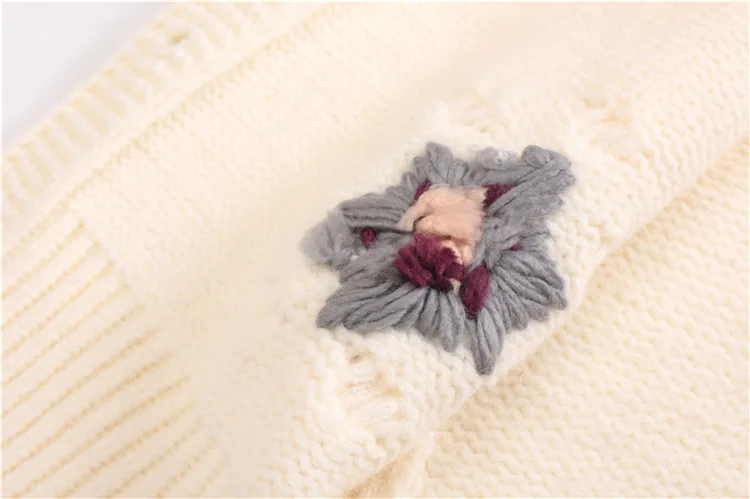 Retro knitted sweater cardigan women embroidered mid-length V-neck jacket casual fashion long-sleeved sweater cardigan button
Retro knitted sweater cardigan women embroidered mid-length V-neck jacket casual fashion long-sleeved sweater cardigan button