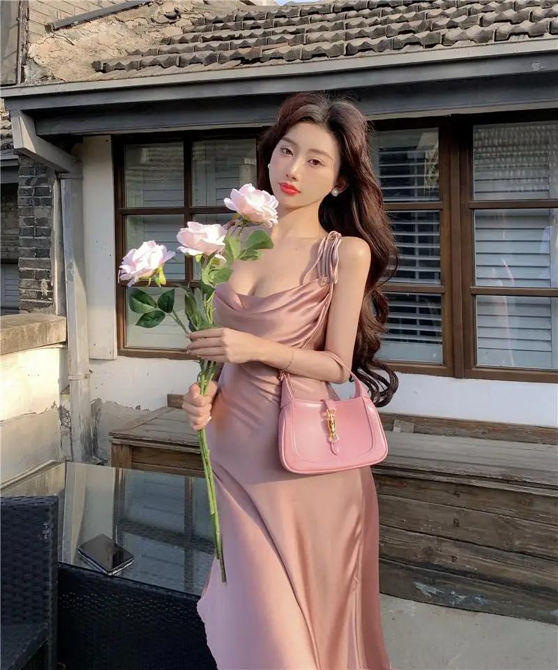 French Light Mature Wind Suspender Women's Summer Dress New Style Temperament Off Shoulder Show Thin Satin Medium Length Dress
French Light Mature Wind Suspender Women's Summer Dress New Style Temperament Off Shoulder Show Thin Satin Medium Length Dress