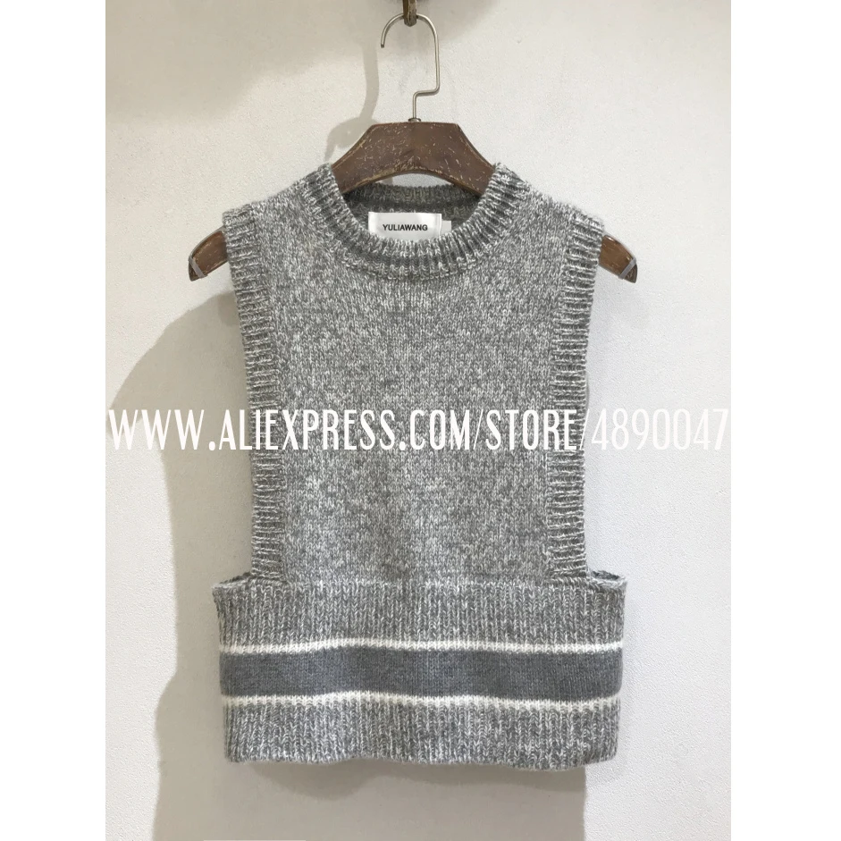 2021 early spring gray round neck wool cashmere knitted vest Women's Fashion Knit Vest Sweater Sleeveless Vest Chic Matching Top
2021 early spring gray round neck wool cashmere knitted vest Women's Fashion Knit Vest Sweater Sleeveless Vest Chic Matching Top