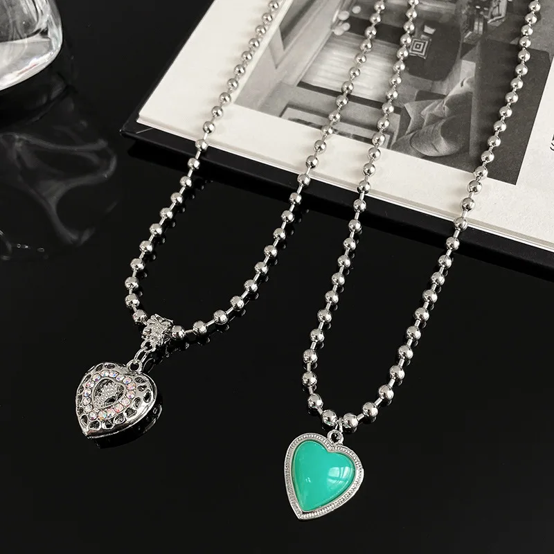 Korean Fashion Hollow Alloy Love Heart Spark Rhinestone Pendant Necklace for Women Girls Silver Color Beaded Necklace Jewelry
Korean Fashion Hollow Alloy Love Heart Spark Rhinestone Pendant Necklace for Women Girls Silver Color Beaded Necklace Jewelry