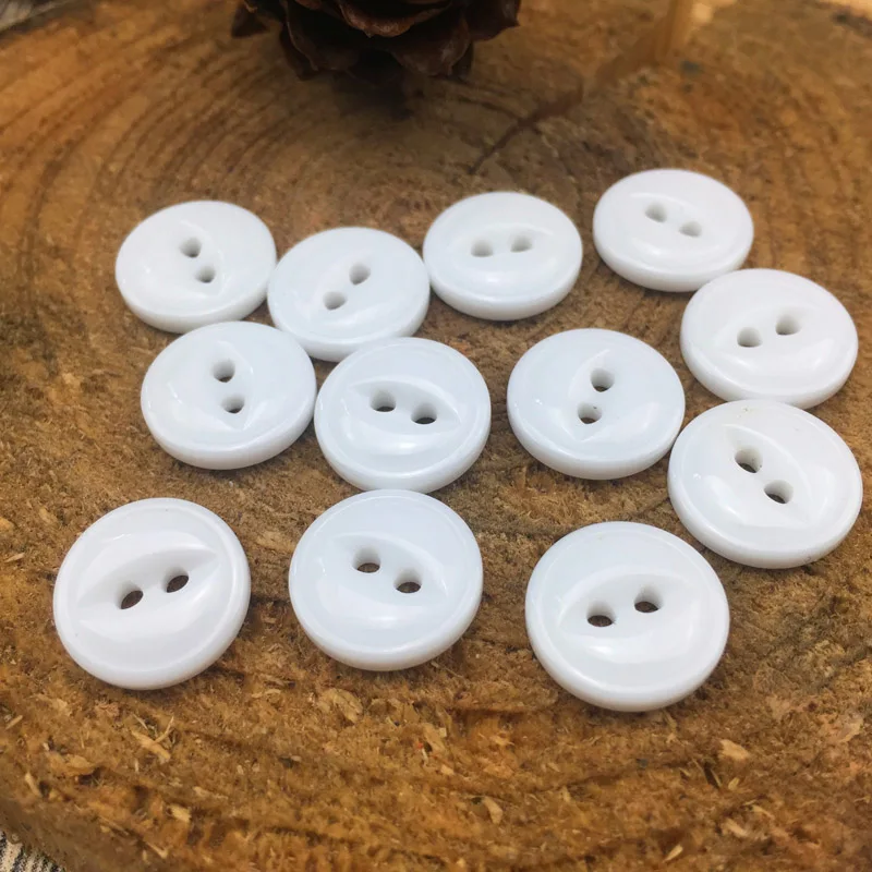 800 pieces 15-20mm sewing resin buttons white two holes fish eye button for men's and women's casual shirt dress DIY buttons
800 pieces 15-20mm sewing resin buttons white two holes fish eye button for men's and women's casual shirt dress DIY buttons