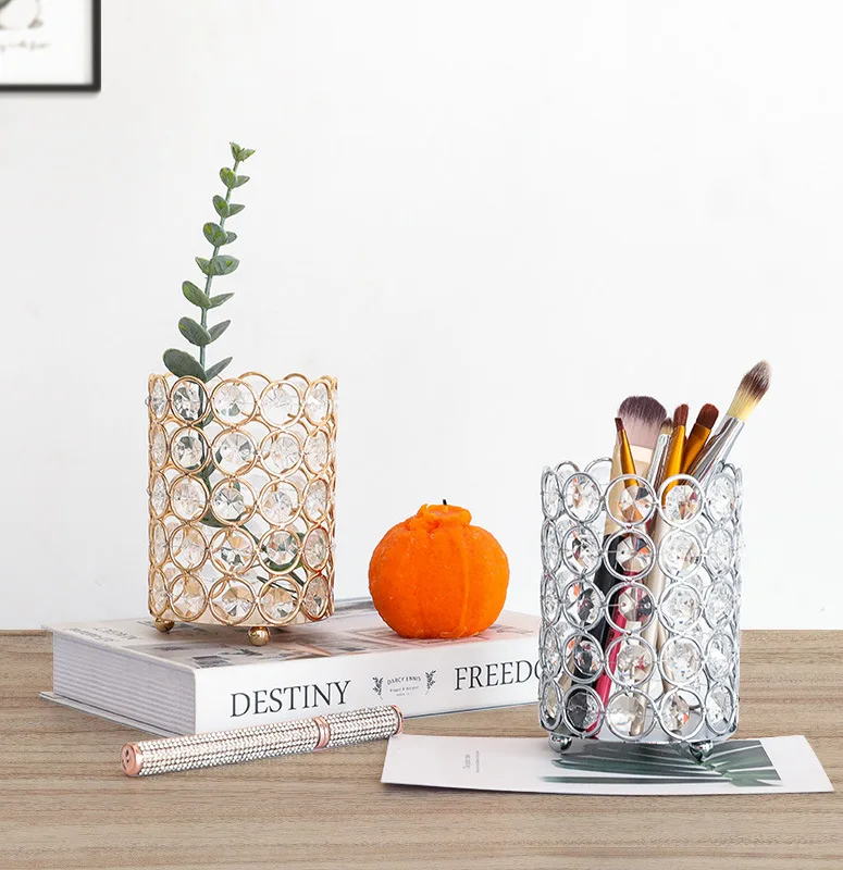 Nordic Light Luxury Crystal Metal Wind Pen Holder Cosmetic Brush Nail Tool Storage Bucket Box Desk Ornaments Home Organizatio
Nordic Light Luxury Crystal Metal Wind Pen Holder Cosmetic Brush Nail Tool Storage Bucket Box Desk Ornaments Home Organizatio