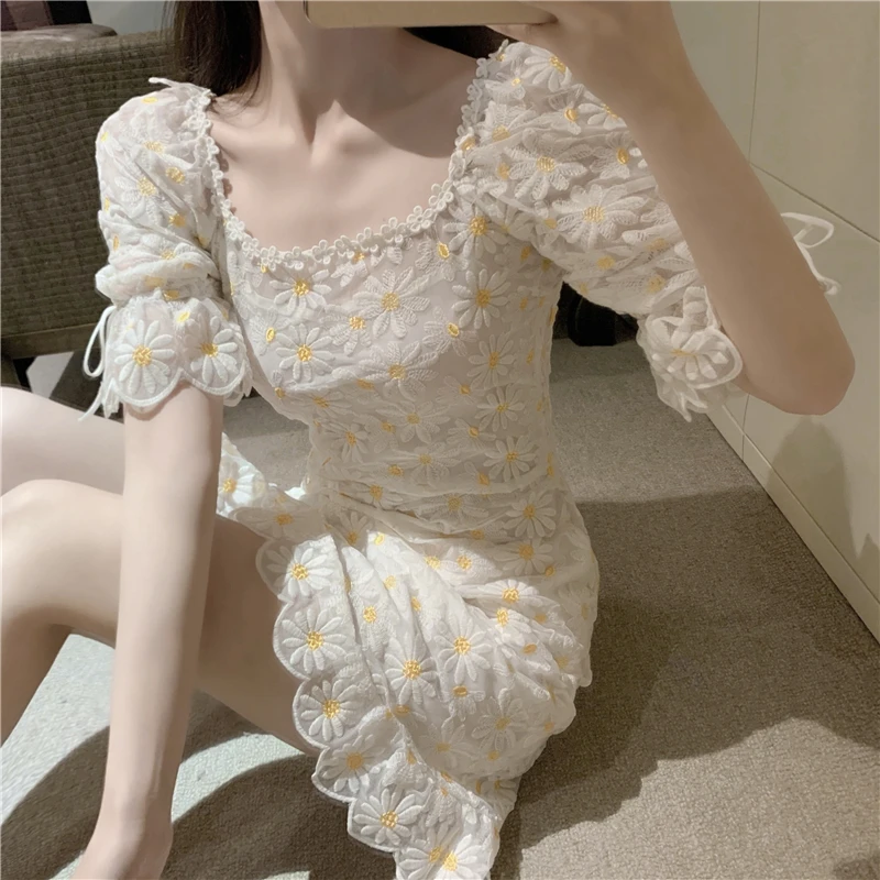 XUXI Summer Dresses For Girls French Small Chrysanthemum Vintage Square Collar Sexy Bodycon Dress 2020 Women Fashion FZ2041
XUXI Summer Dresses For Girls French Small Chrysanthemum Vintage Square Collar Sexy Bodycon Dress 2020 Women Fashion FZ2041