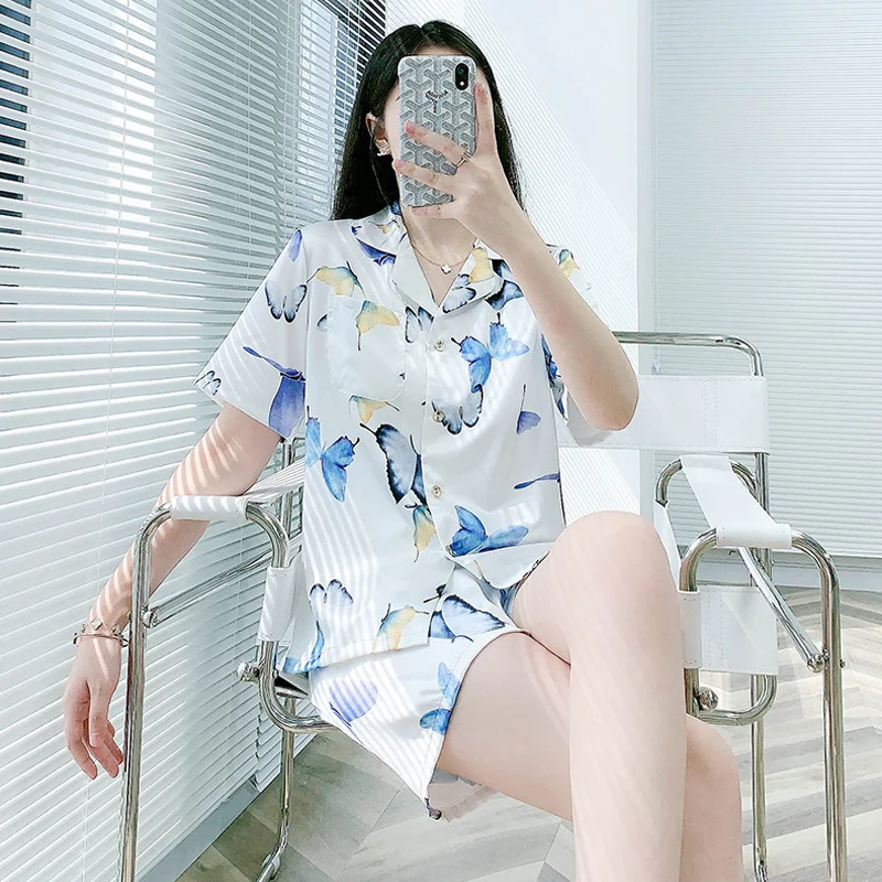 Summer Women's New Ice Silk Cardigan Short Sleeve Shirt Shorts Butterfly Flying Homewear Two-piece Suit 2020 Satin Sleepwear 
Summer Women's New Ice Silk Cardigan Short Sleeve Shirt Shorts Butterfly Flying Homewear Two-piece Suit 2020 Satin Sleepwear