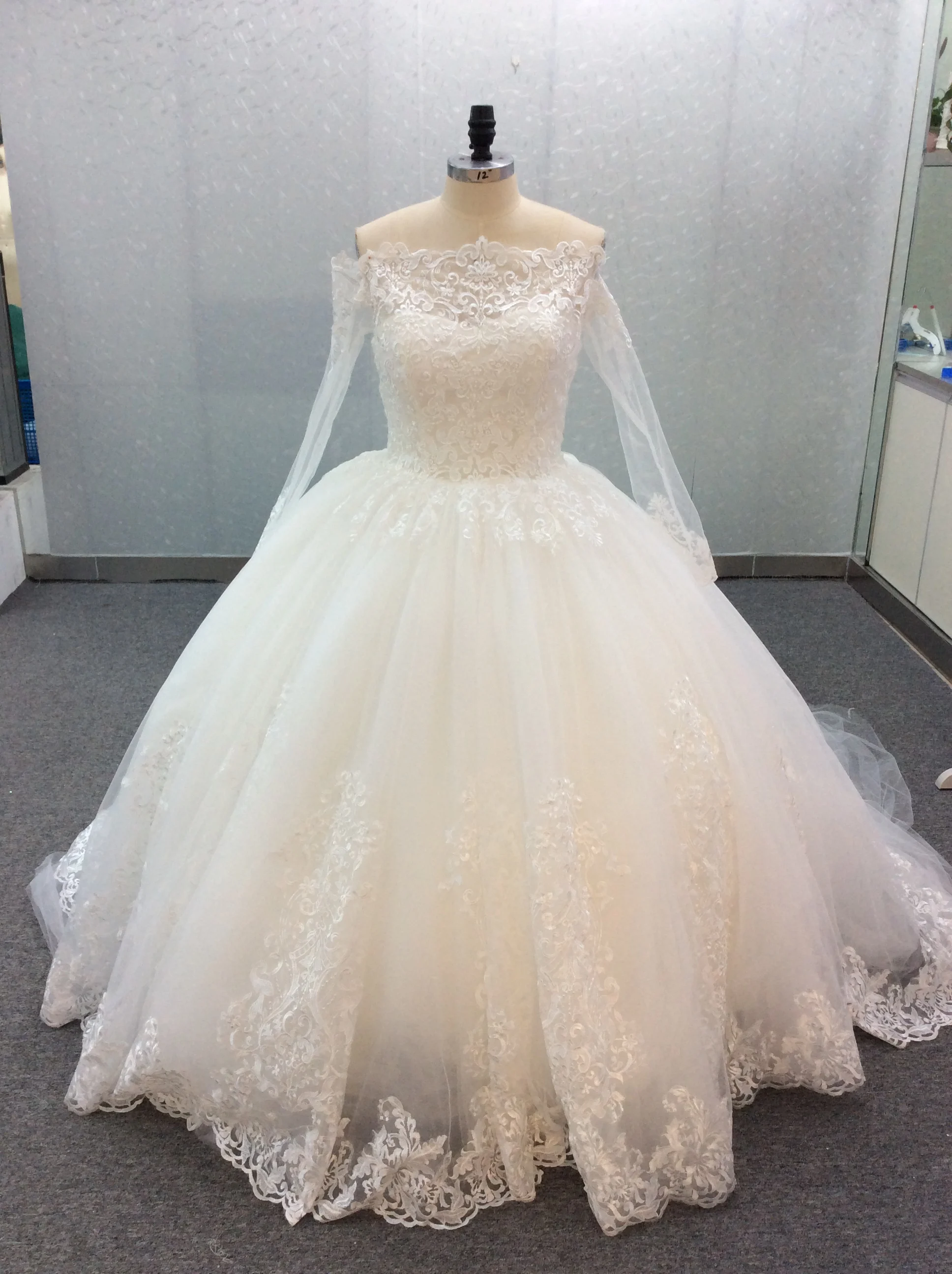 Elegant A-Line Long Sleeve Boat Neck Lace Wedding Dresses Sweep Train Vestidos de Novia Abendkleid Bridal Gowns for Women
Elegant A-Line Long Sleeve Boat Neck Lace Wedding Dresses Sweep Train Vestidos de Novia Abendkleid Bridal Gowns for Women