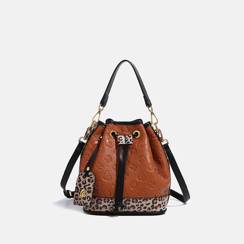 High-quality Leather Fashion Leopard-print Embossed Bucket Bag Versatile Large-capacity One-shoulder Messenger Female Bag Bolso
High-quality Leather Fashion Leopard-print Embossed Bucket Bag Versatile Large-capacity One-shoulder Messenger Female Bag Bolso