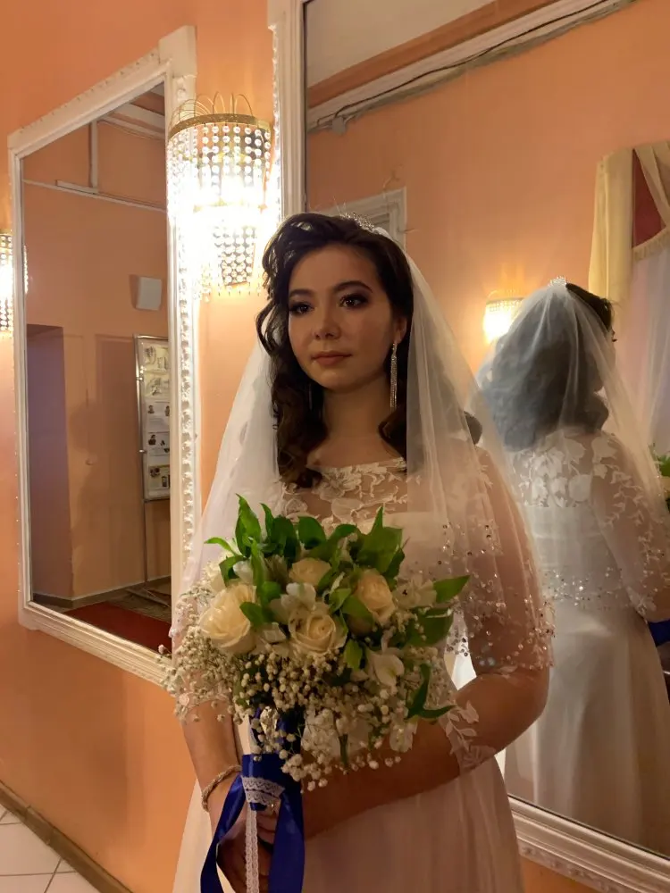 White Ivory Woman Bridal Veils 2021 Wedding Veils 2 Layers 75 CM Handmade Sequins Beaded Edge With Comb Accessories
White Ivory Woman Bridal Veils 2021 Wedding Veils 2 Layers 75 CM Handmade Sequins Beaded Edge With Comb Accessories