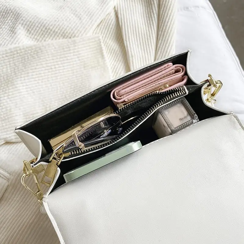 Solid Color Pu Leather Clamshell Chain Messenger Bags for Women Plaid Pattern Wild Shoulder Bag Ladies Casual Designer Handbags
Solid Color Pu Leather Clamshell Chain Messenger Bags for Women Plaid Pattern Wild Shoulder Bag Ladies Casual Designer Handbags