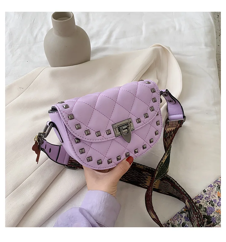 Designer Pu Leather Saddle Bag For Women 2020 Rivet Chain Crossbody Bags Female Shoulder Handbags Female Solid Color Women Bag
Designer Pu Leather Saddle Bag For Women 2020 Rivet Chain Crossbody Bags Female Shoulder Handbags Female Solid Color Women Bag