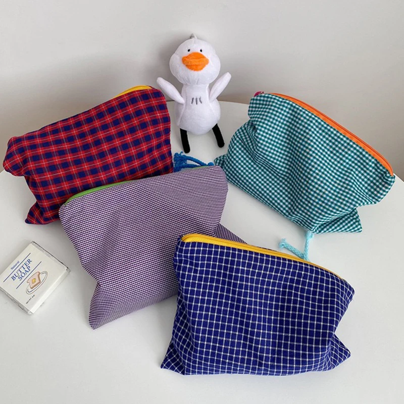 Women's Plaid Cosmetic Bag Storage Bag Cosmetic Toiletry Bag Fashionable Cotton Zipper Bag Multipurpose Women's Travel Bathing 
Women's Plaid Cosmetic Bag Storage Bag Cosmetic Toiletry Bag Fashionable Cotton Zipper Bag Multipurpose Women's Travel Bathing